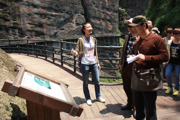 旅城学院与龙虎山景区合作举办导游讲解赛