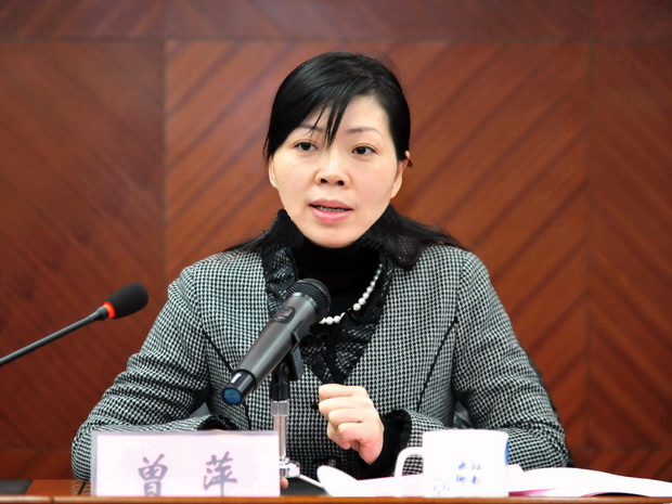 共青团江西省委副书记曾萍和校党委书记廖进球共同为江西财经大学青年