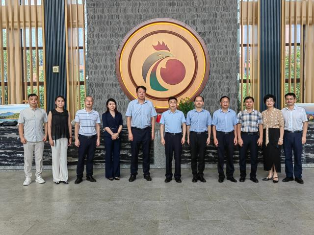 江志坚,抚州市金融办主任吴伟军,抚州市发改委主任程新飞等参加调研