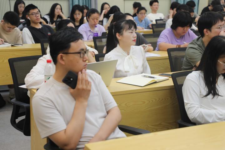 兰州大学管理学院罗劲博教授来校讲学